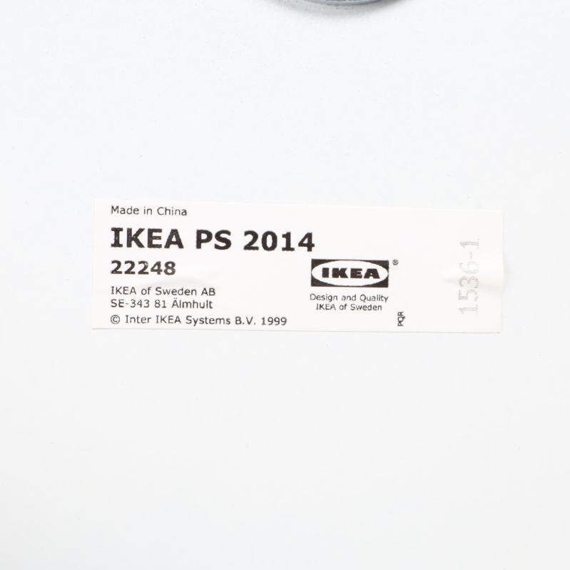 Närbild på IKEA PS 2014 etikett på spegeln
