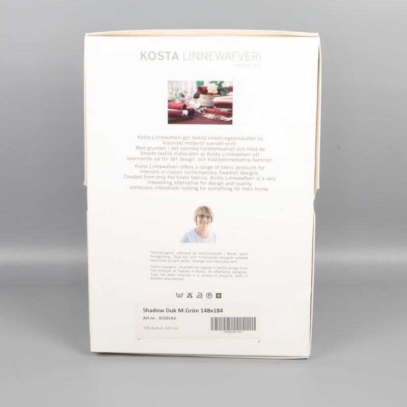 Baksida med information om Kosta Linnewäfveri och designer
