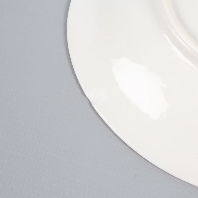 Närbild på nagg på ett fat