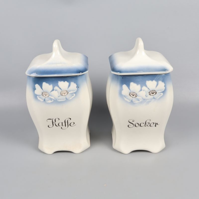 Två burkar med lock för kaffe och socker