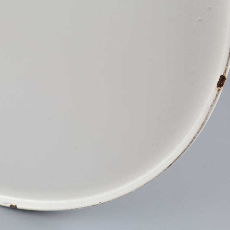 Närbild på botten med flera rostfläckar