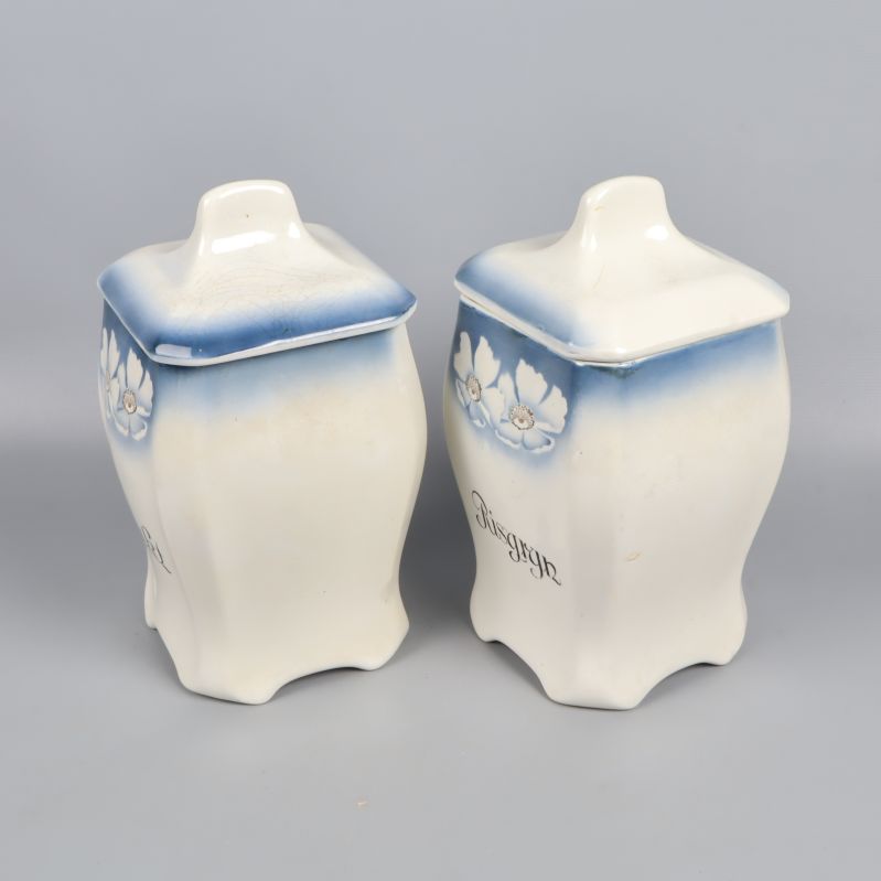 Burkar fotograferade diagonalt från sidan