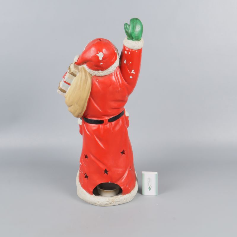 Tomtelykta bakifrån visar öppning och grön vante