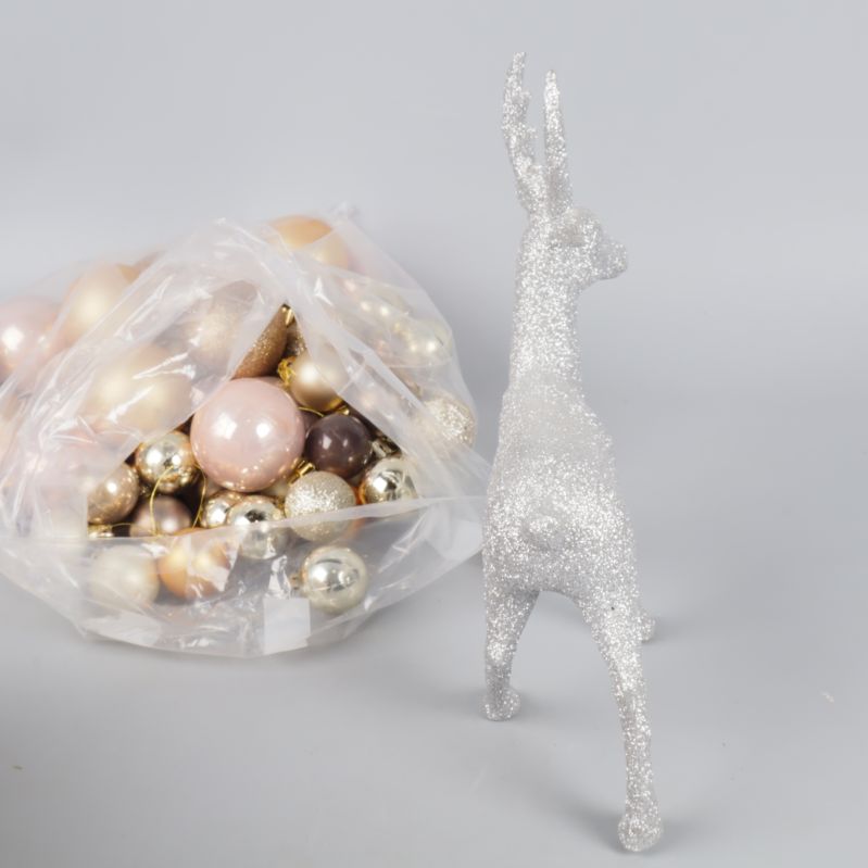 Ren sedd bakifrån och påse med julkulor