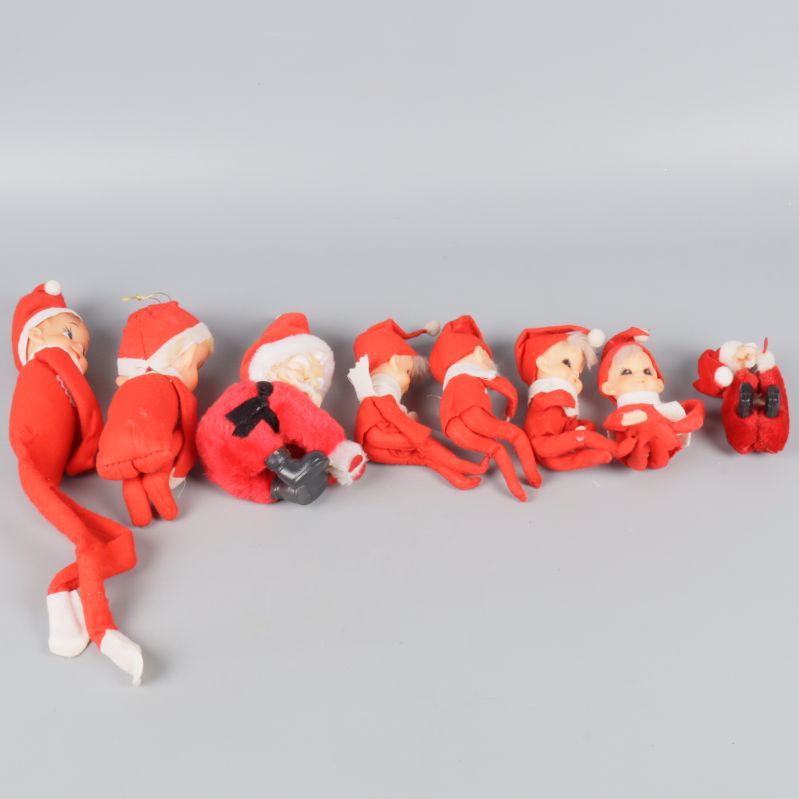 Tomtarna liggande sida vid sida på rad