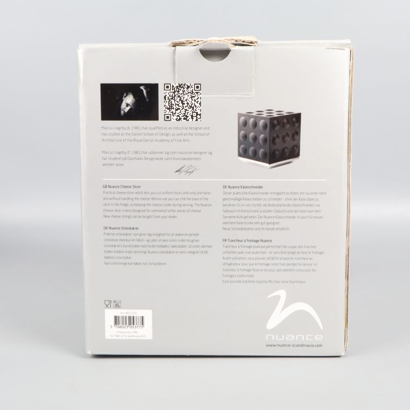 Baksida av förpackning med information om ostskärare från Nuance