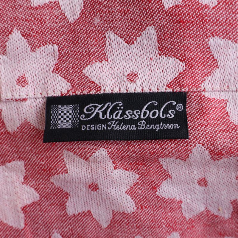 Designetikett med texten Klässbols på förklädet