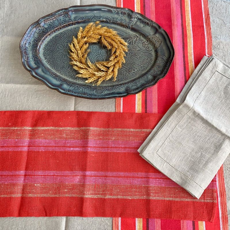 Löpare med färgglada ränder miljöbild