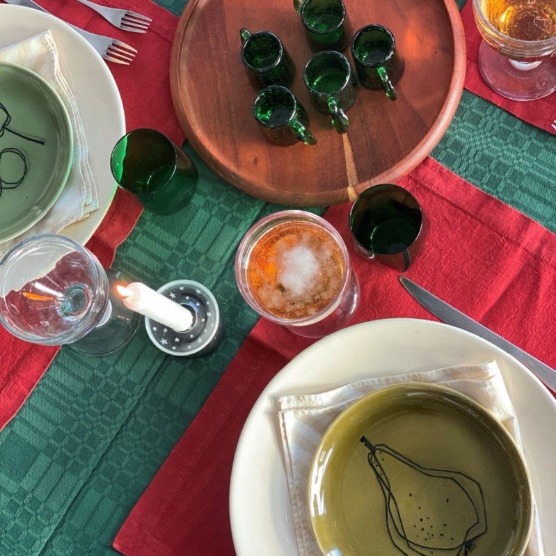 Dukat med grön linne- och bomullsduk