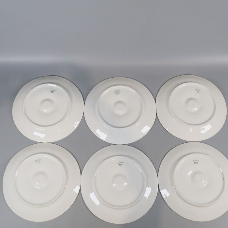 Baksidan av sex vita ostronfat med stämpel