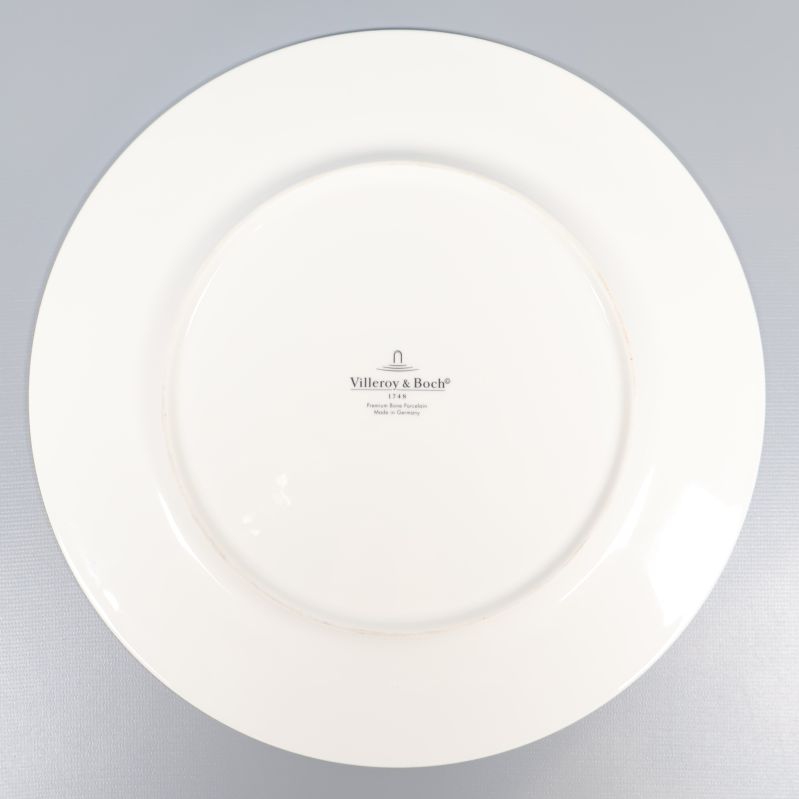 Baksidan av en tallrik med Villeroy & Boch logga
