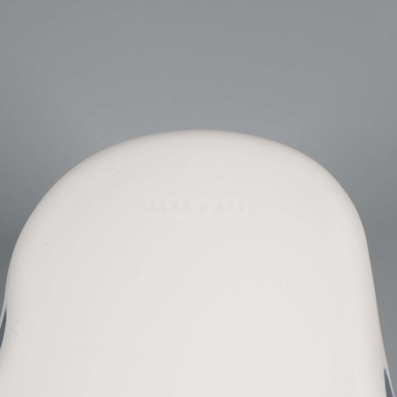 Prägling i vasens botten visas i närbild