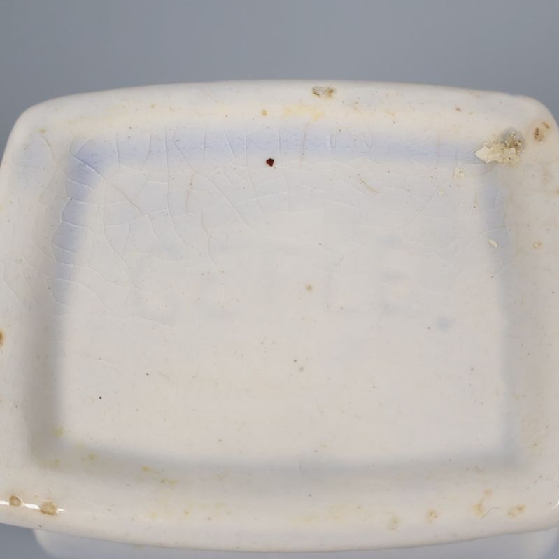 Botten av kryddburk med präglad Gefle-logga