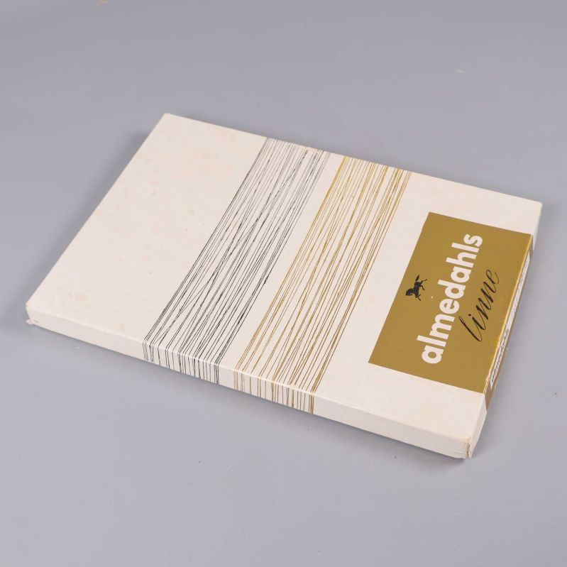 Snygg och stabil ask i vinklad vy