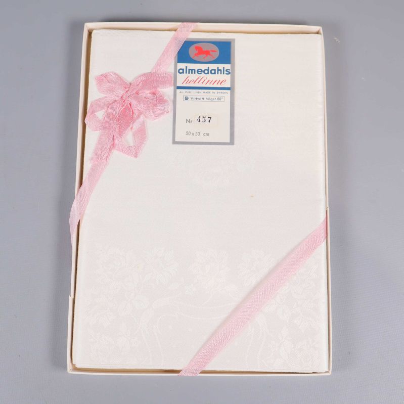 Linneservett i ask med band