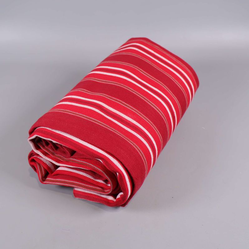 Gardinen rullad ihop till ett kompakt paket