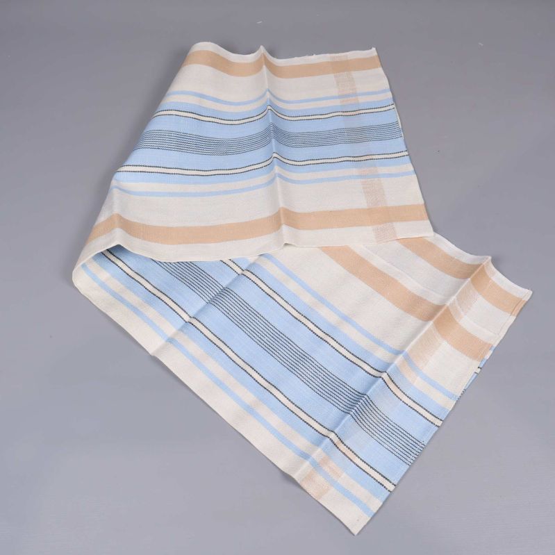 Handduk utvikt med tydligt randigt mönster i blått och beige