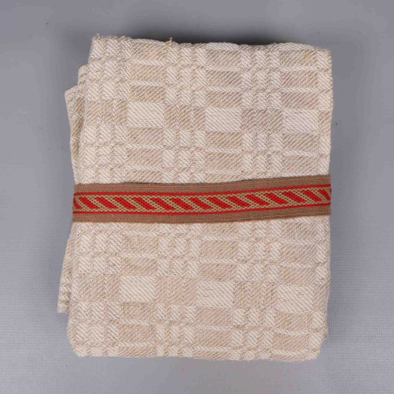 Närbild på vikt beige linnéhandduk med röd bård
