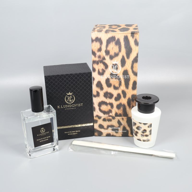 Komplett kit med rumsspray och diffuser samt deras förpackningar