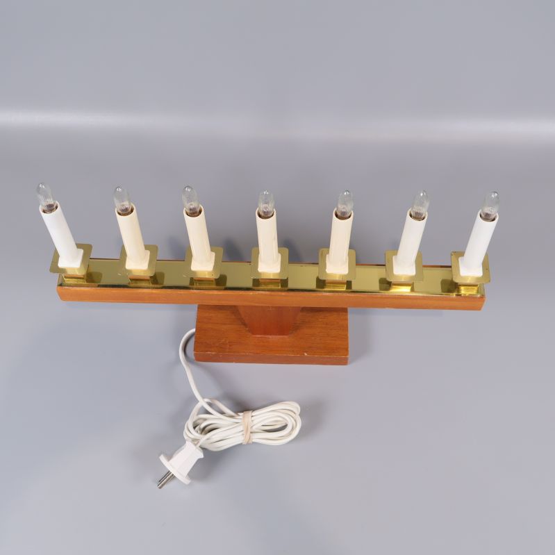 Adventsljusstake ovanifrån med vit lampsladd