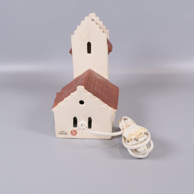 Baksidan av keramikhus med kabelanslutning