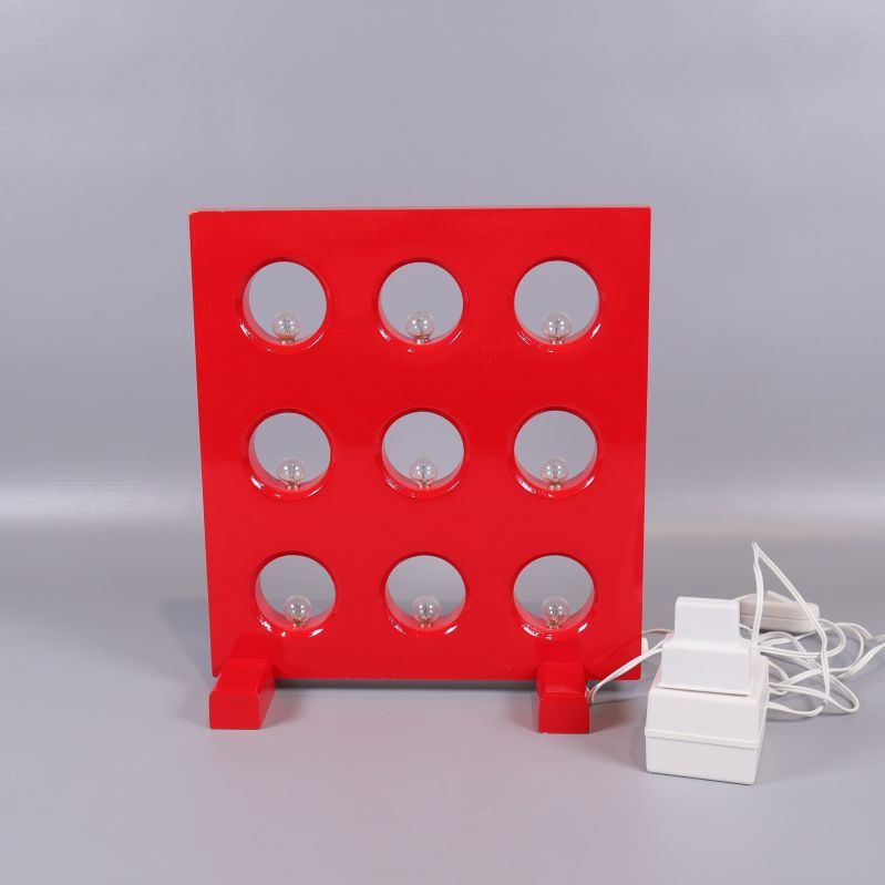 Elljusstake i rött med sladd och vit transformator