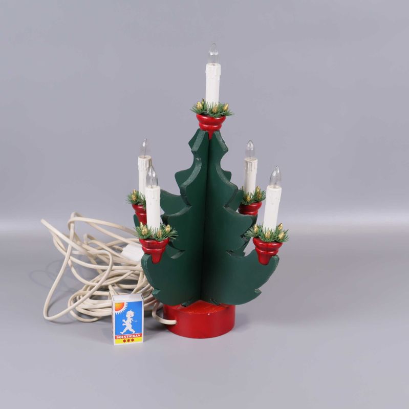 Adventsljusstake i trä målad grön och röd med fem lampor