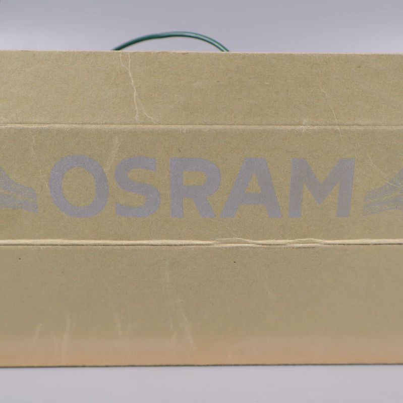Närbild på insidan av låda med OSRAM logotyp