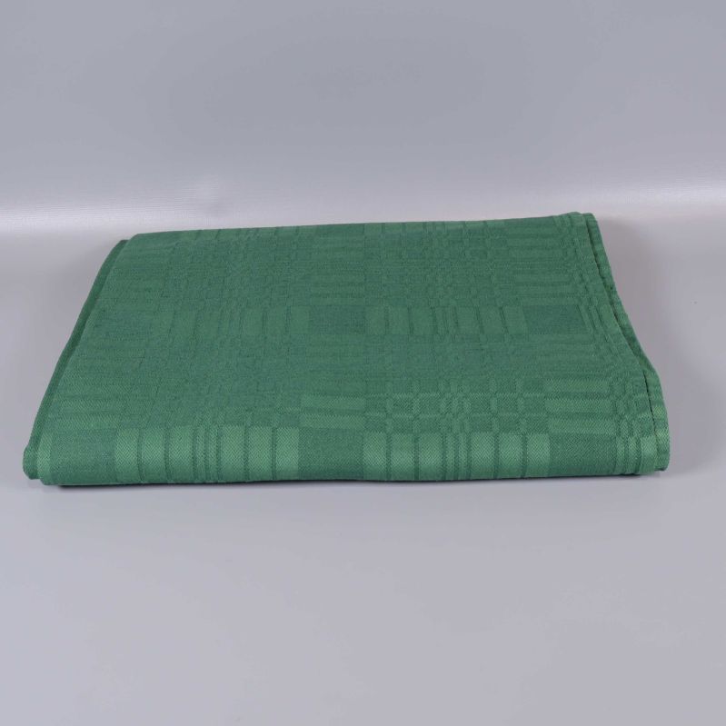 Grön duk vikt och placerad på ljus yta