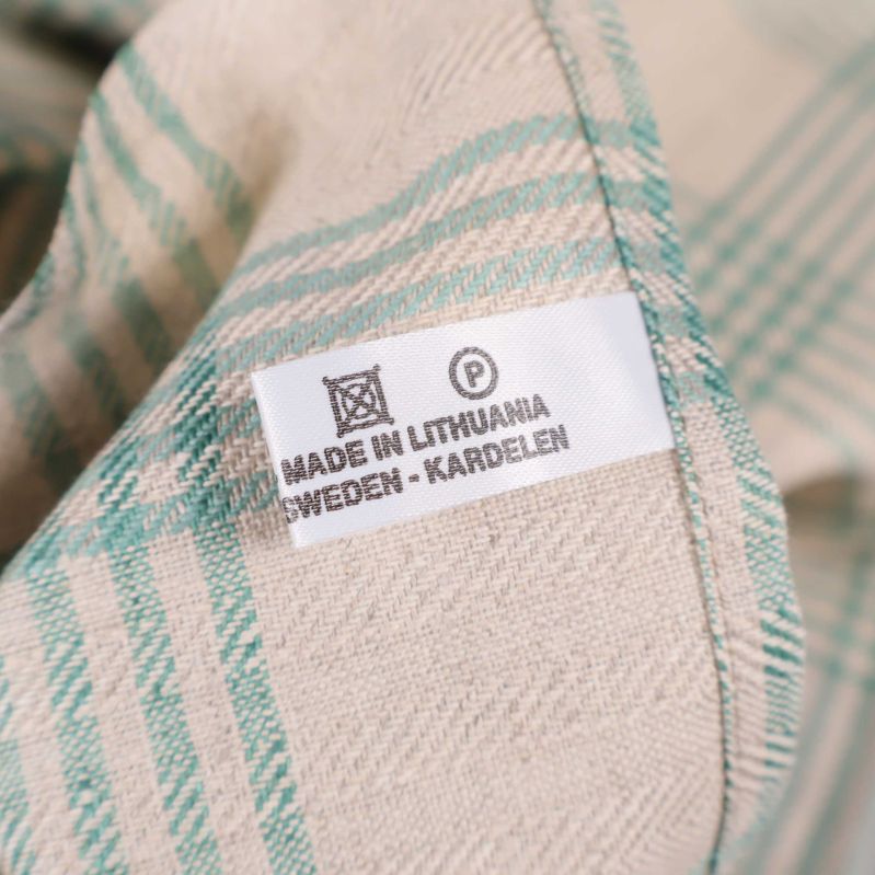 Textiletikett med tillverkningsland och varumärke