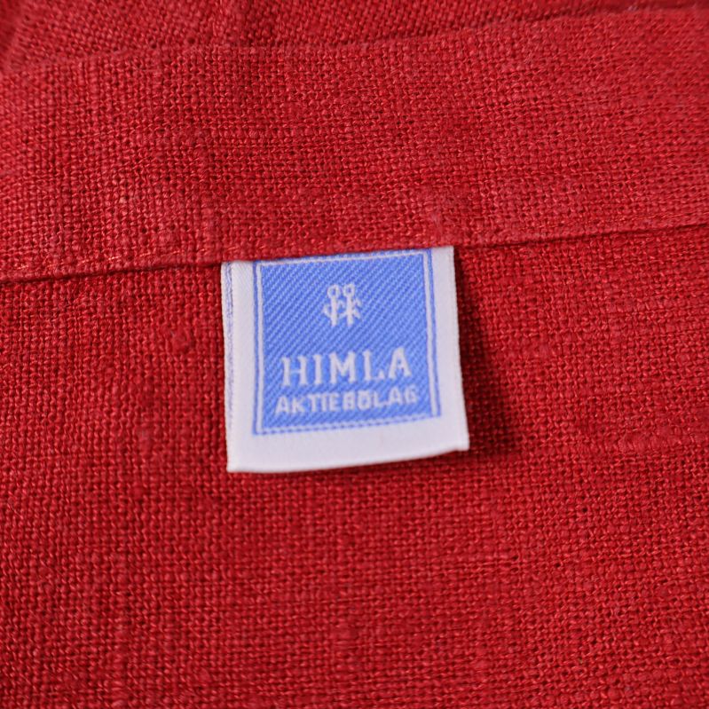 Himla märkesetikett på röd linnetablett