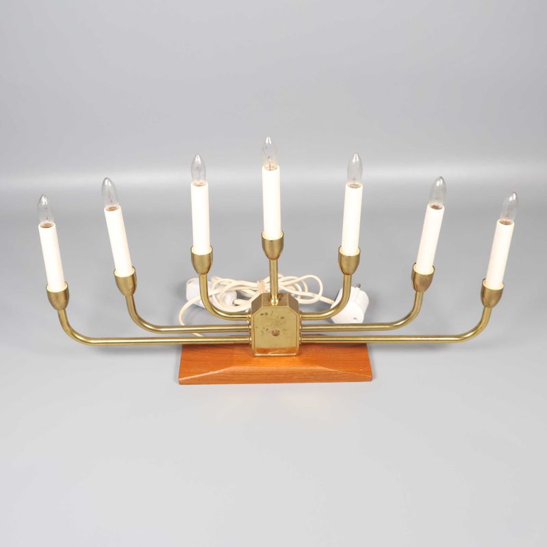 Sjuarmad vintage ljusstake i metall och trä med sladd