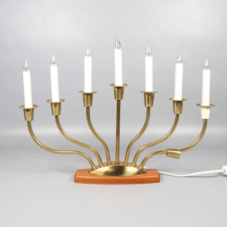 Vintage ljusstake med sju elektriska ljus i mässing och trä