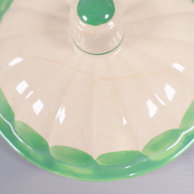 Närbild på lock med spricka