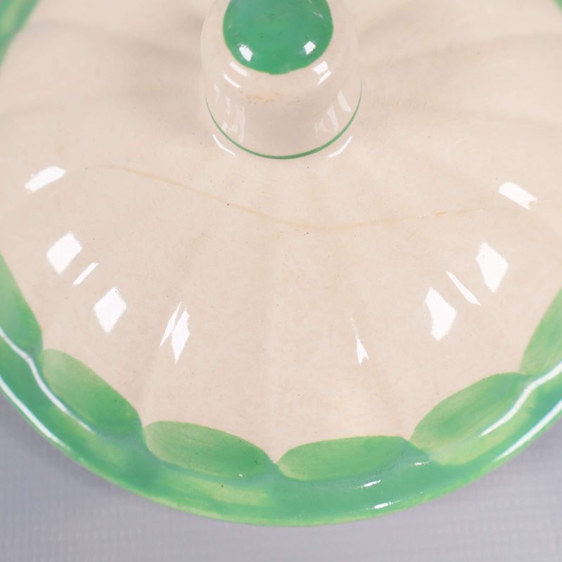 Närbild av spricka på burklocket