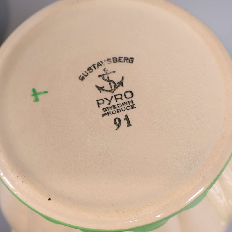 Stämpel under burk med Gustavsberg Pyro märkning