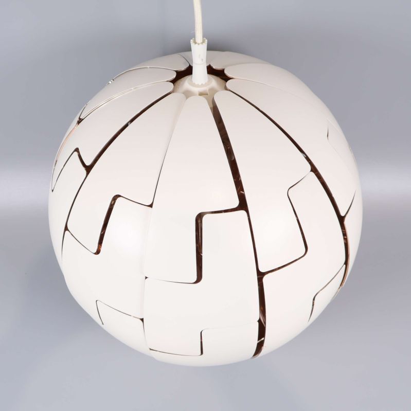 Överblick av taklampa uppifrån, visar panelmönstret