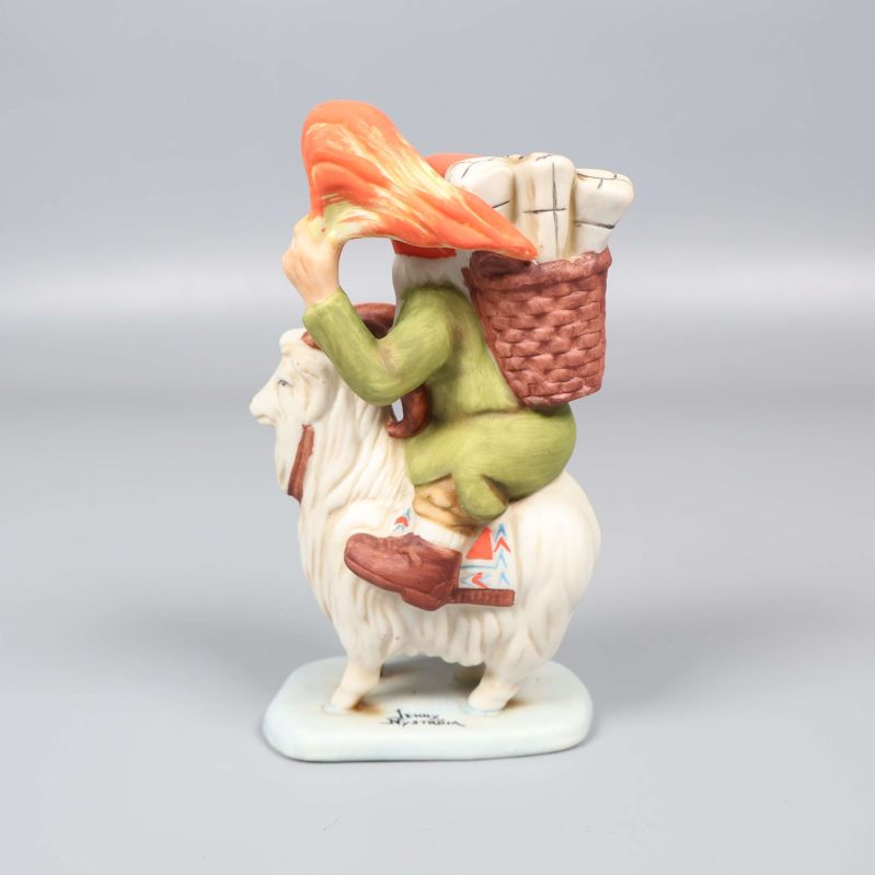 Tomtefigur i profil visar målade detaljer