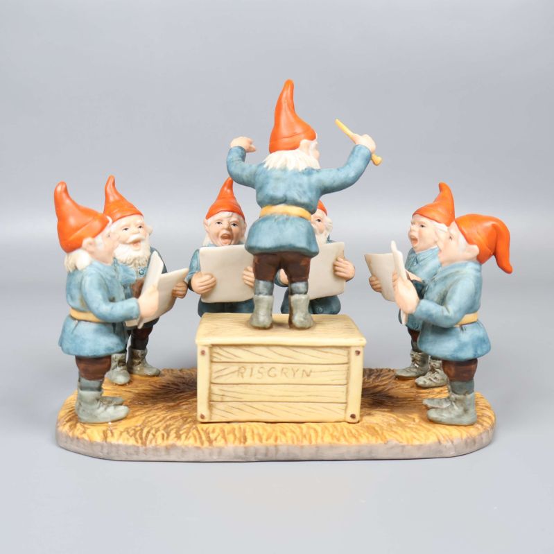 Körfigur i närbild sedd snett bakifrån