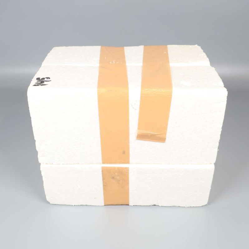 Tomtekörsfiguren förpackad i vit frigolit med tejp