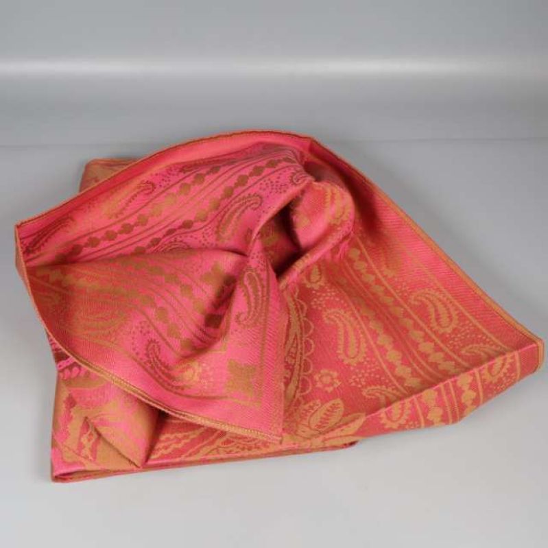 Avigan paisleymönster med rosa detaljer