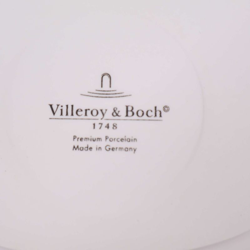 Närbild på Villeroy & Boch logotyp och text