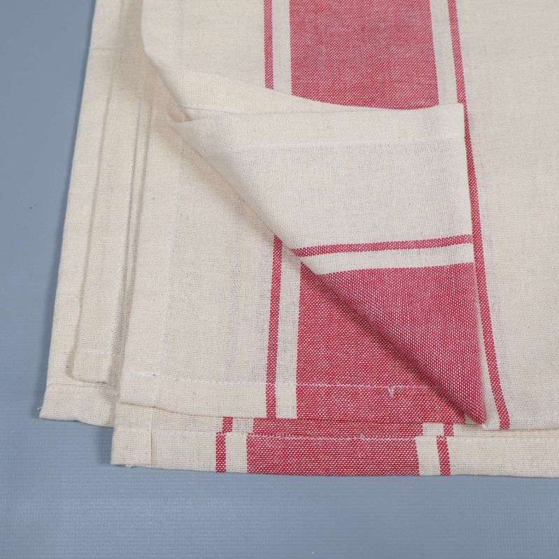 Närbild på vikning och struktur av duken