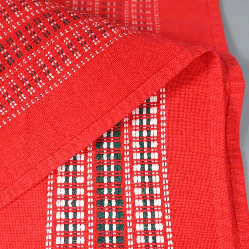 Detaljbild på tygets struktur och vävda ränder