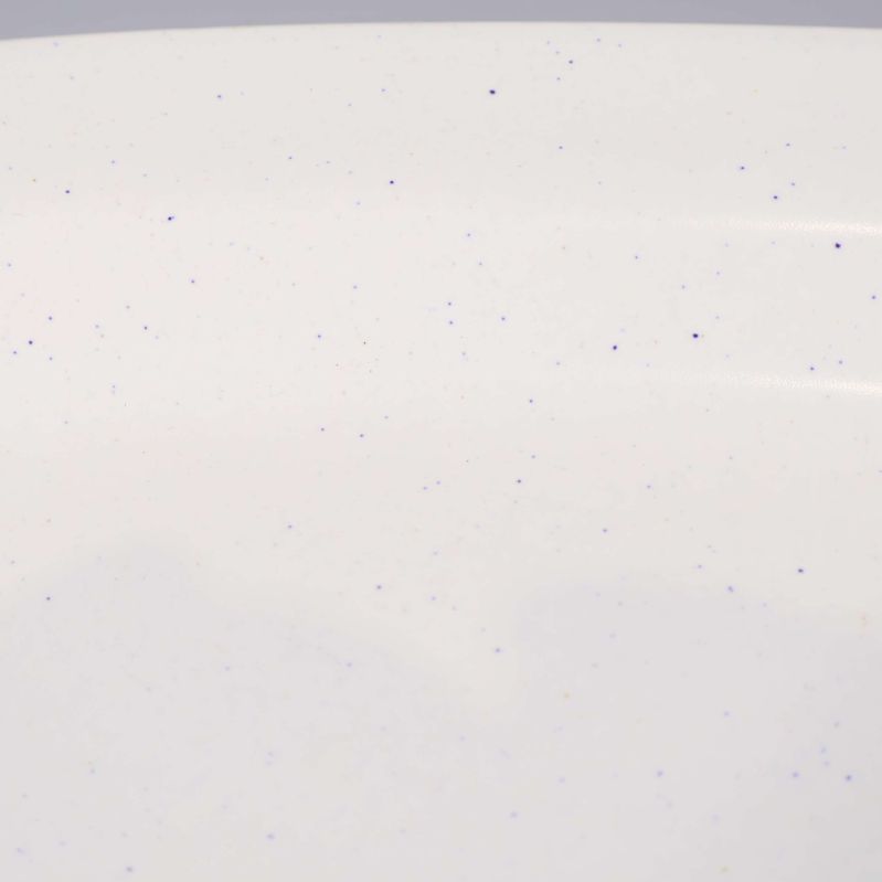 Närbild på ytan med små färgprickar