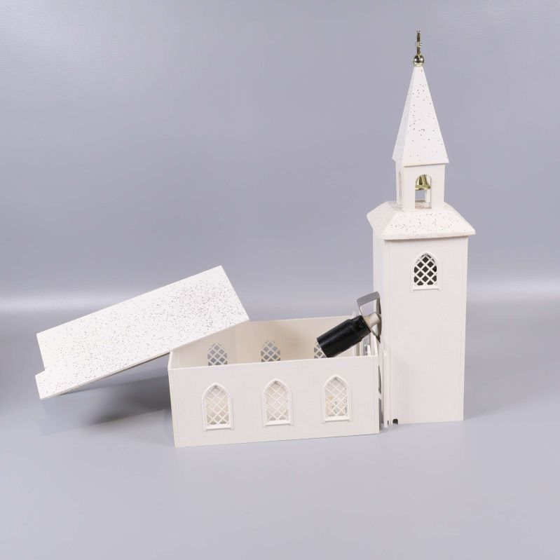 Ljuslyktans tak öppet och lampsockel synlig