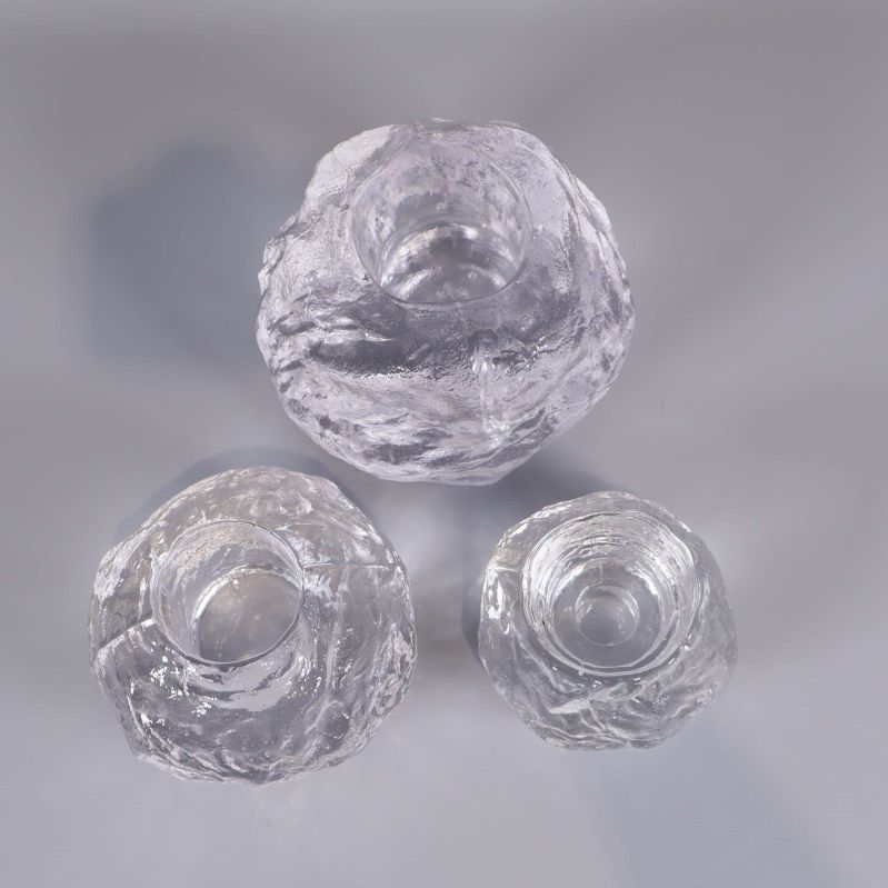 Ljuslyktor i glas fotade ovanifrån med öppningarna synliga