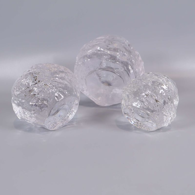 Ljuslyktor i klar glas sedda underifrån