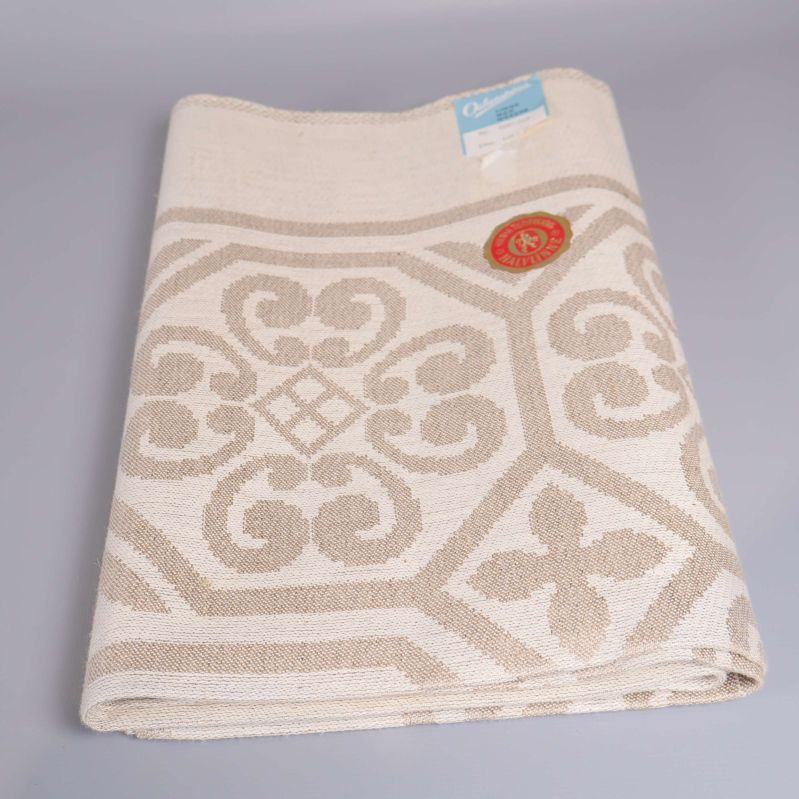 Hopvikt duk med beige mönster