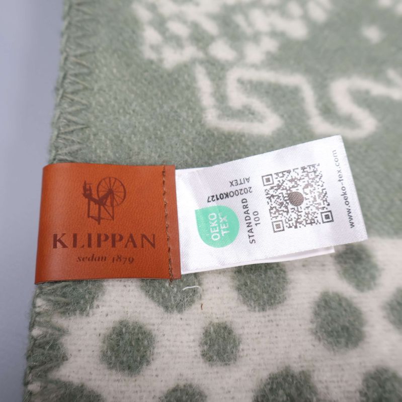 Etikett från Klippan och tvättråd på filtens kant